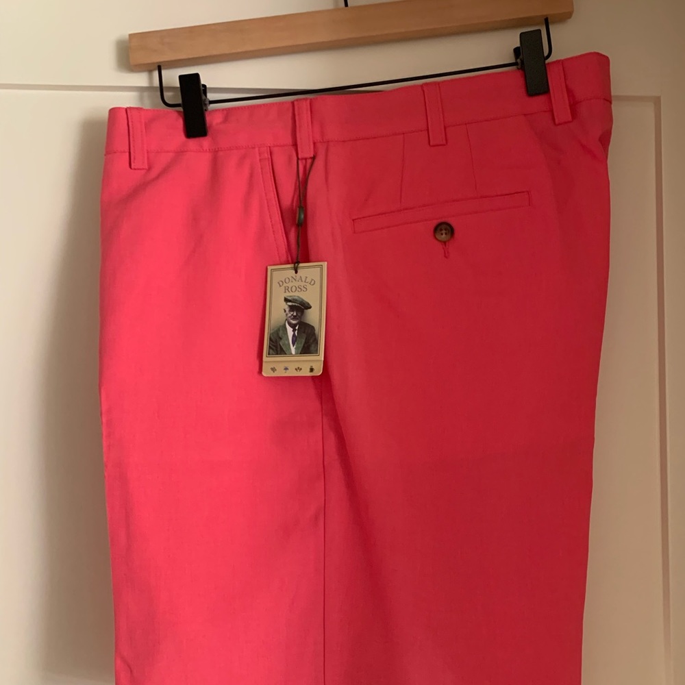 Donald Ross NWT shorts, great for golf and casual wear.